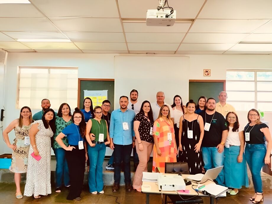 Participantes do programa compartilham experiências positivas e o impacto do curso em suas habilidades de liderança.