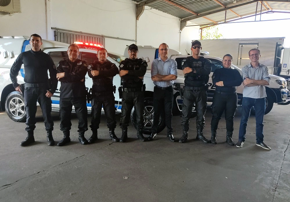 Polícia Penal recebe novas caminhonetes-celas para ações operacionais e transporte de presos