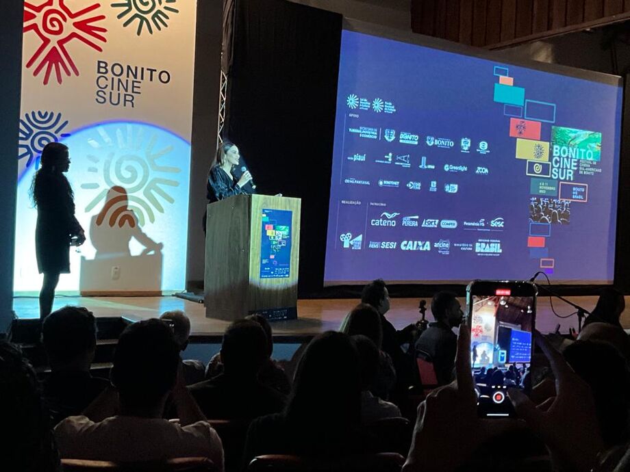 Dira Paes foi a apresentadora do evento