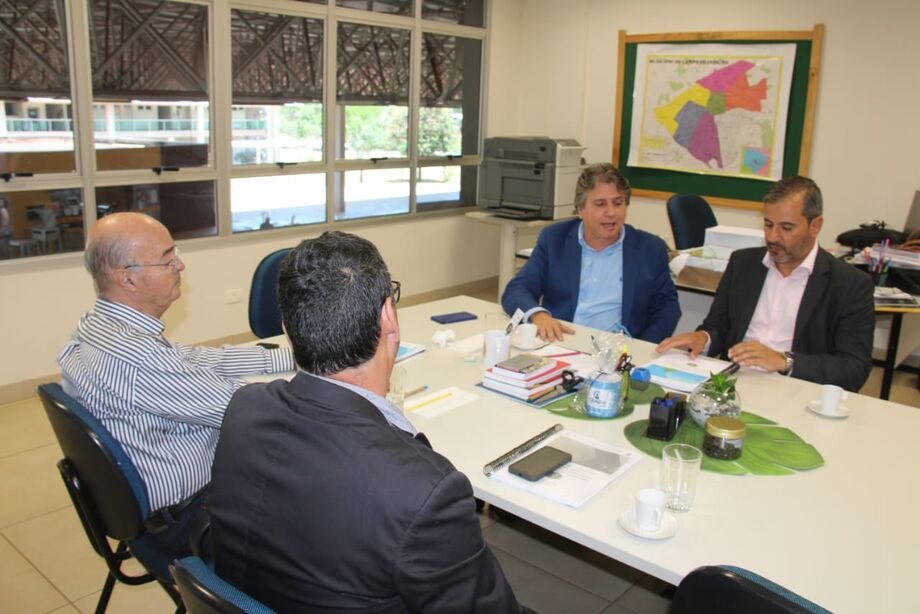 O reitor da Universidade Estadual de Mato Grosso do Sul (UEMS), Laércio se reúne com o secretário de Governo, Pedro Caravina