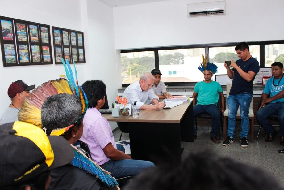 O deputado federal Geraldo Resende (PSDB/MS) fortaleceu seu compromisso com as comunidades indígenas ao receber 11 caciques das regiões de Dois Irmãos do Buriti e Sidrolândia