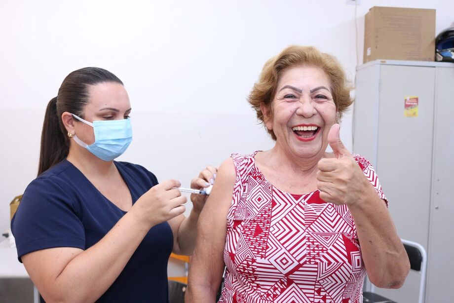 Nesta segunda-feira, dia 25 de dezembro, a Prefeitura de Campo Grande, por meio da Secretaria Municipal de Saúde (Sesau), realiza plantão de vacinação e testagem de Covid-19 em duas unidades de saúde.