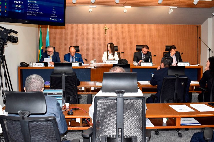 As reuniões ordinárias da CCJR são realizadas às quartas, no Plenarinho Deputado Nelito Câmara, a partir das 8h