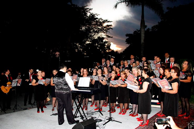 Coral dos Servidores da ALEMS acalentaram os corações dos participantes da Cantata de Natal reforçando a mensagem de paz, amor e esperança