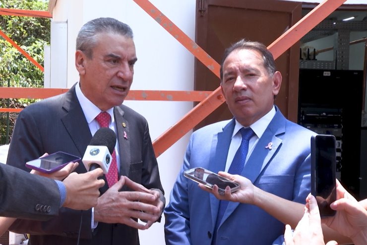 Deputados Paulo Corrêa e Gerson Claro conferem instalação da estação de telecomunicação construída na ALEMS