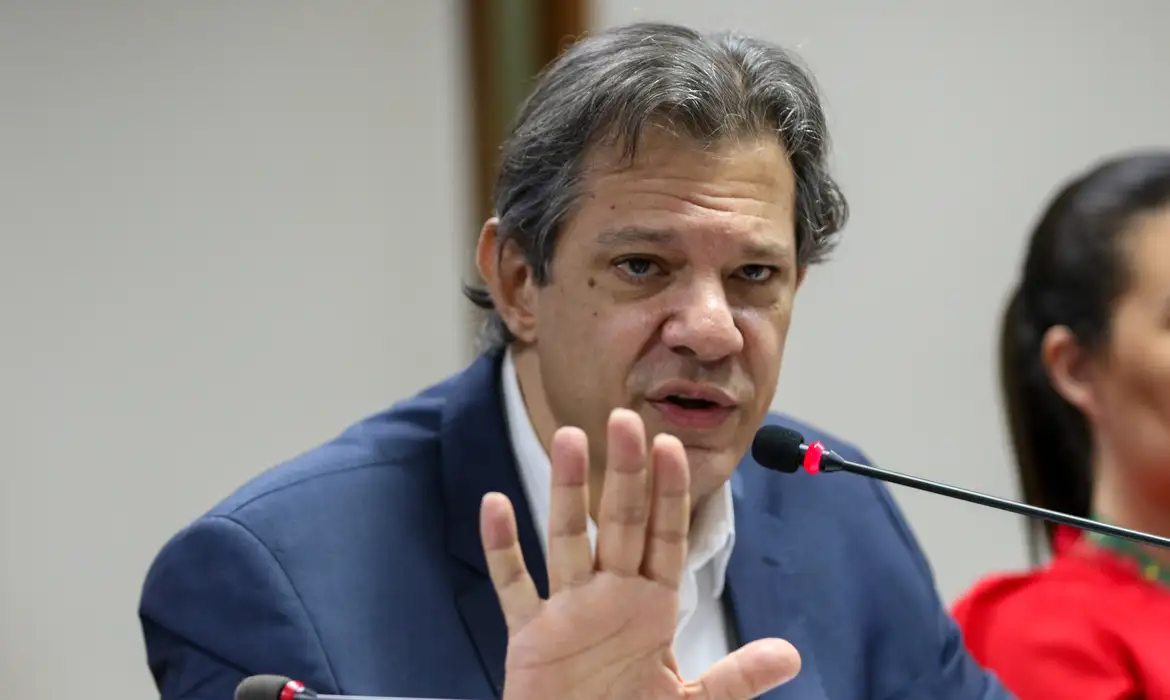 Haddad diz que carga tributária não justificará aumento do diesel