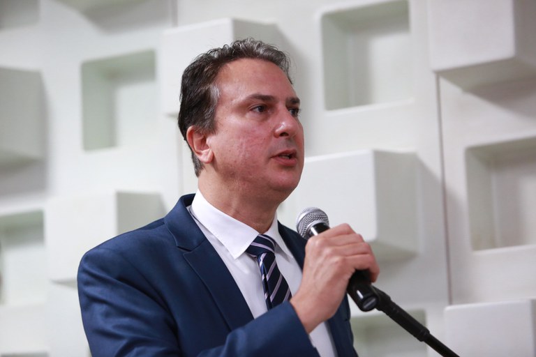 O ministro da Educação, Camilo Santana