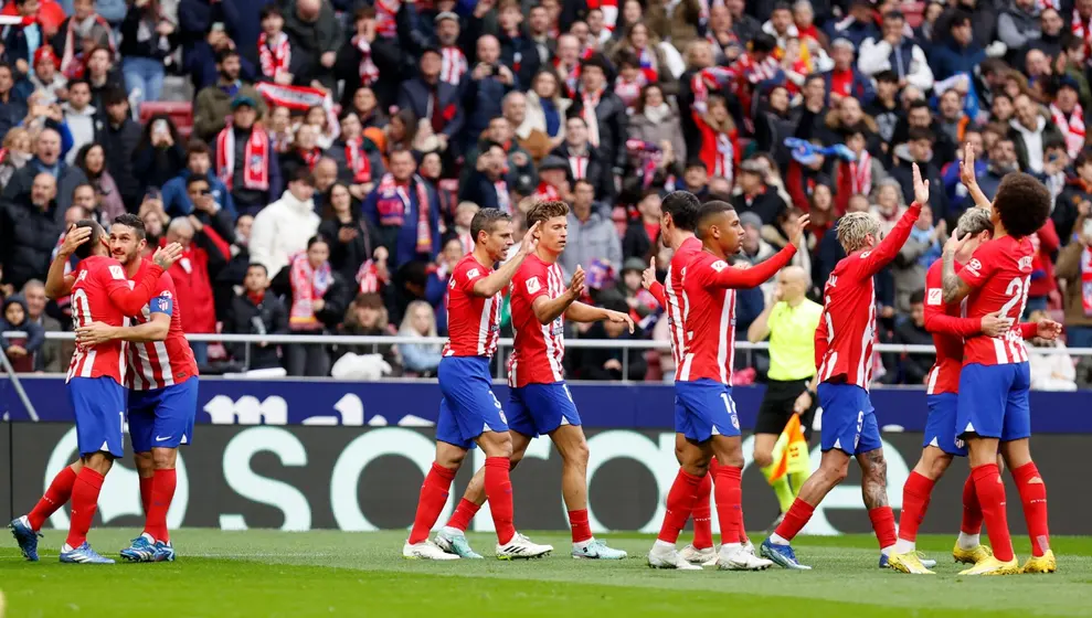 Jogadores do Atlético de Madrid comemoram gol contra o Almería, em partida de La Liga