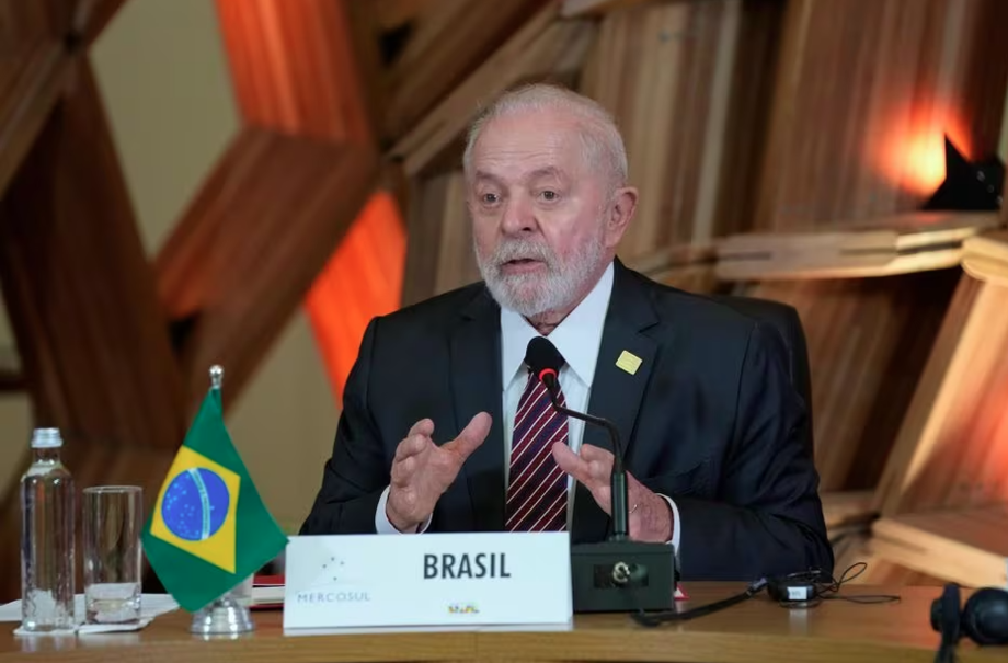 O presidente Lula tem confiança total de 24% dos brasileiros. Outros 40% nunca acreditam no que o presidente diz