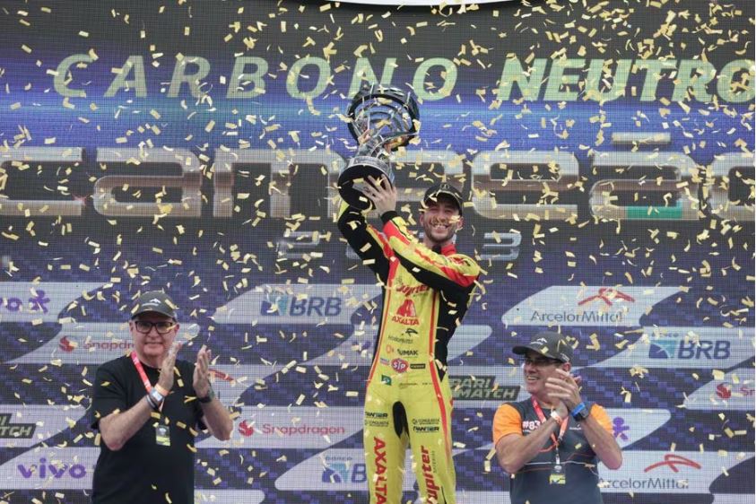 Gabriel Casagrande conquista bicampeonato da Stock Car