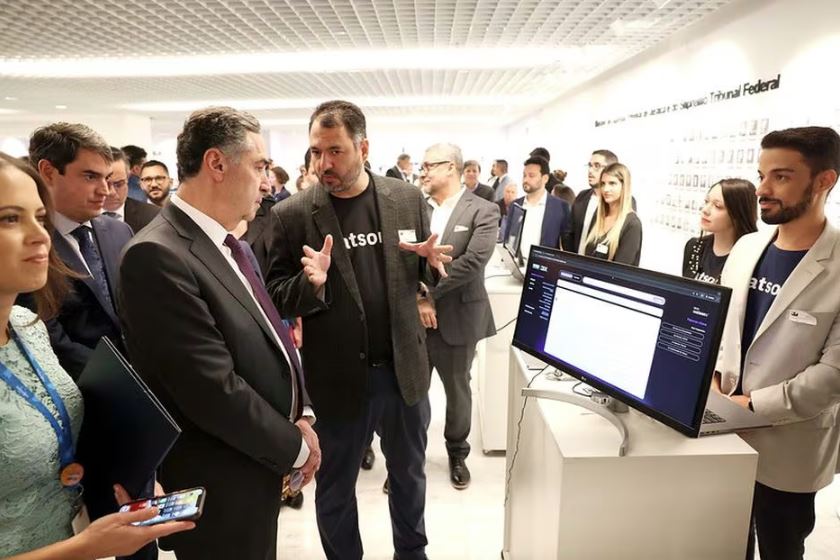 Ministro Luís Roberto Barroso participa do evento de apresentação dos protótipos de inteligência artificial