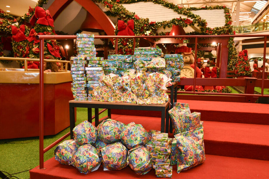 FAC recebe 800 brinquedos doados pelo Shopping Campo Grande durante Campanha Natal Solidário