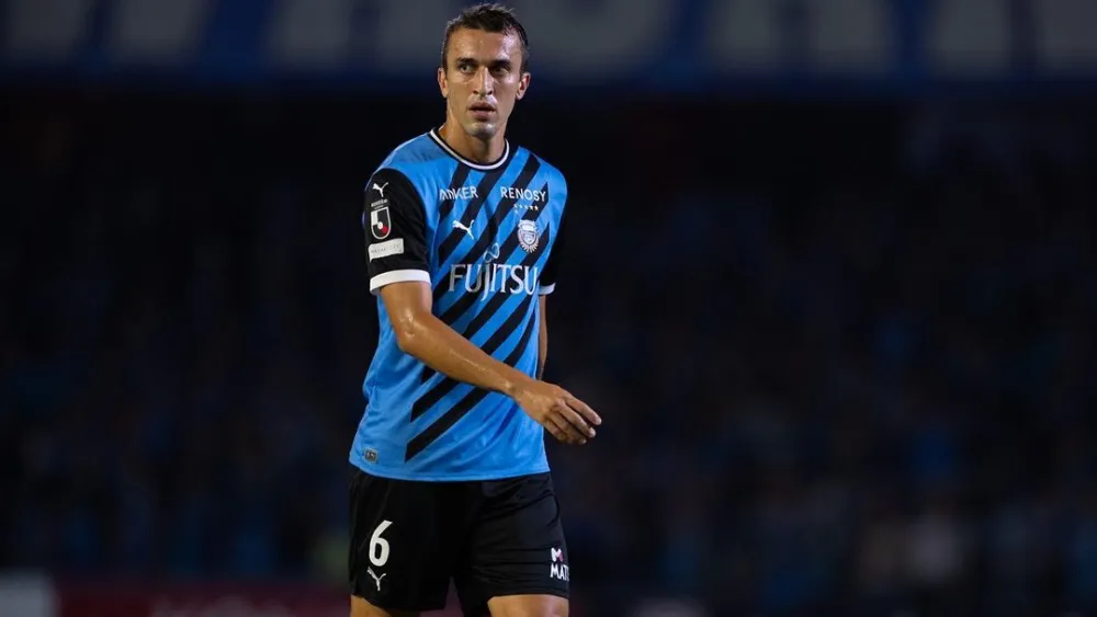 Santos contrata volante João Schmidt, ex-São Paulo e oitavo reforço para 2024