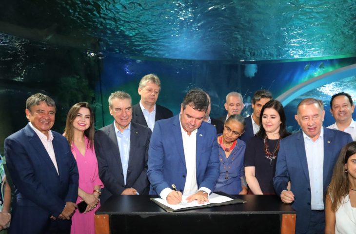 O ato foi realizado pelo governador Eduardo Riedel e as ministras Marina Silva (Meio Ambiente e Mudança do Clima) e Simone Tebet (Planejamento e Orçamento) e o ministro Wellington Dias (Desenvolvimento e Assistência Social, Família e Combate à Fome)
