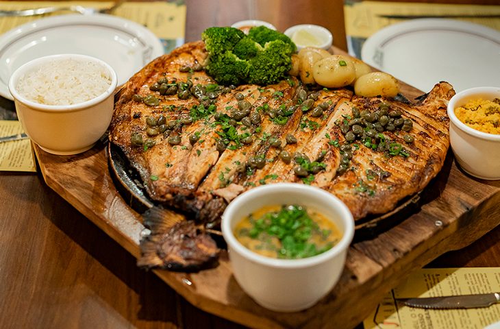 Encontrado nos restaurantes, hotéis e nos atrativos, o cardápio e sua diversidade é uma verdadeira experiência gastronômica, que cativa o visitante.