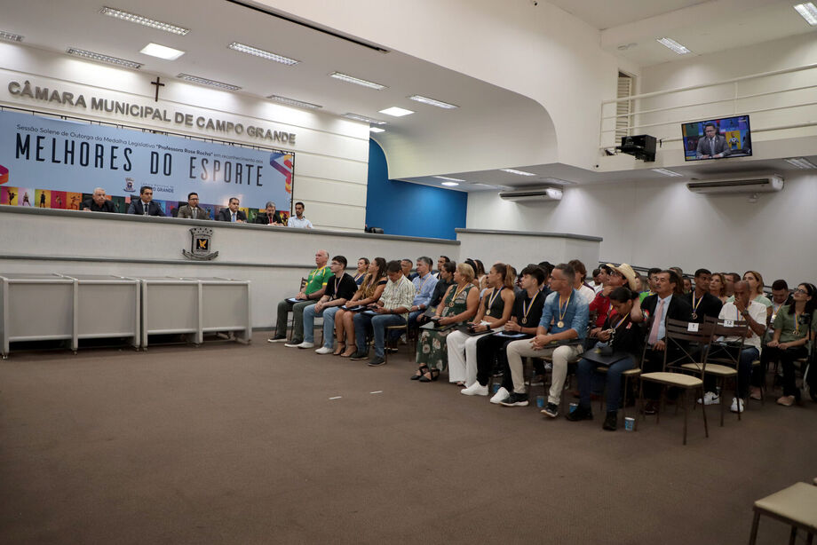 Os vereadores da Câmara Municipal de Campo Grande realizaram, nesta segunda-feira (11), sessão solene de outorga da Medalha Professora Rose Rocha.
