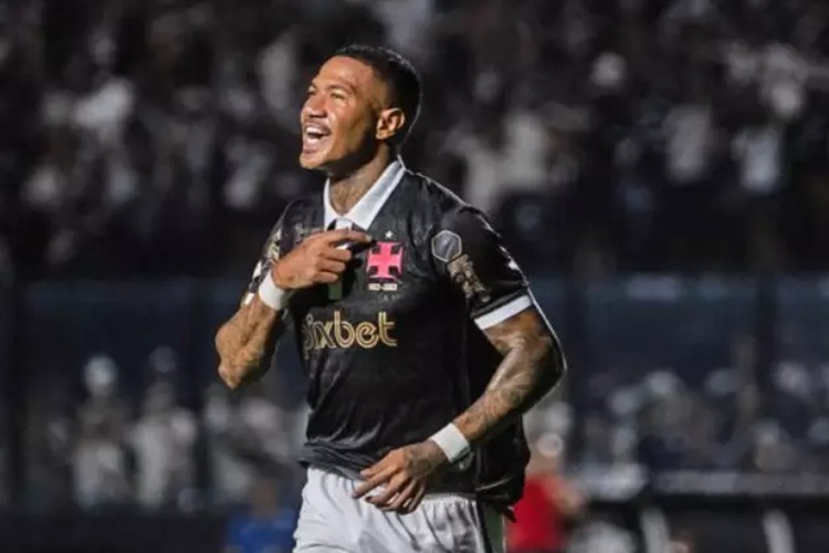 A entrada de Paulinho, que estava no banco, e seu gol aos 28 minutos do primeiro tempo, mudando o rumo do jogo.