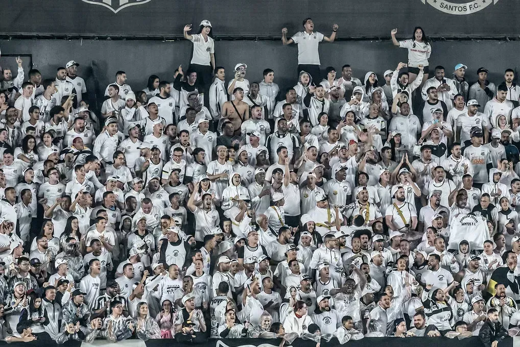 O Santos exaltou a torcida em mensagem de fim de ano