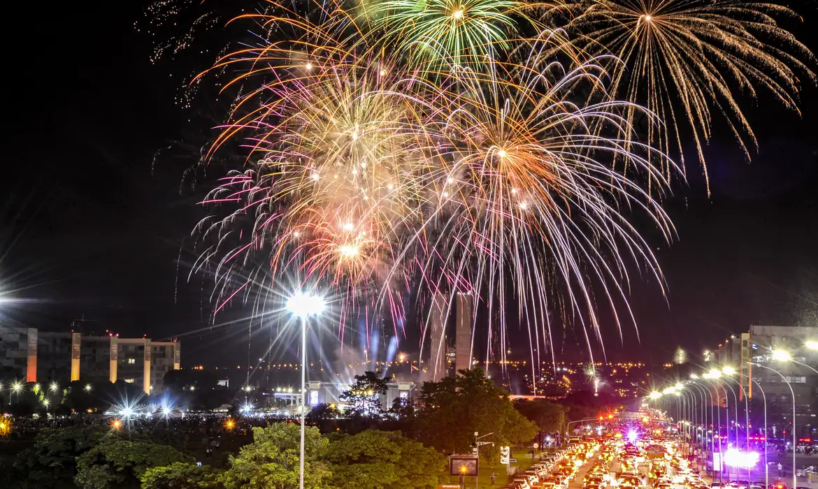 Apesar da beleza e tradição, os fogos de artifício também podem representar grande perigo para a população