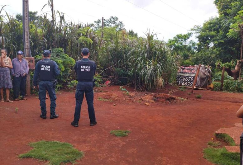 Polícia Militar de Dourados, preservando o local do crime até a chegada da perícia