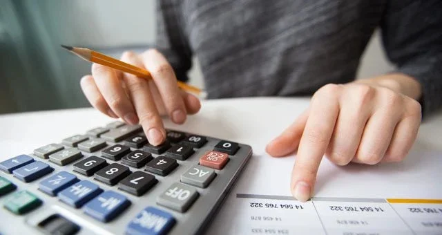 Endividamento das famílias voltou a crescer e se aproximou do maior nível já registrado no país.