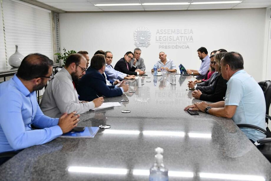 Em reunião na ALEMS, presidente da Fiems, Sérgio Longen defendeu a redução das taxas cartorárias