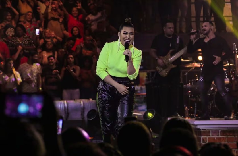 Naiara Azevedo registra boletim de ocorrência por violência doméstica.