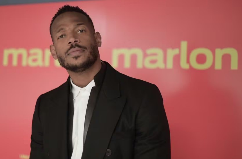 Marlon Wayans participa da Farofa da Gkay, festa da influenciadora Gessica Kayane.