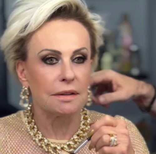 Ana Maria Braga se prepara para o último programa do ano.