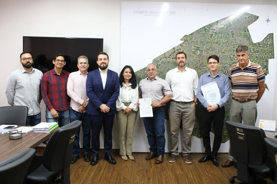 O presidente do SRCG, Alessandro Coelho se reuniu com à Secretária Municipal de Finanças e Planejamento, Márcia Helena Hokama e entregou uma contraproposta ao aumento do Imposto Territorial Rural (ITR)