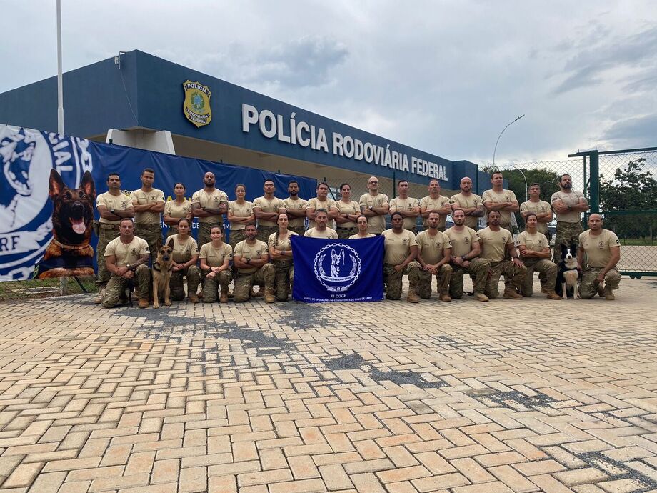 Delegado da Polícia Civil do MS ministra palestra no curso de operações com cães de faro da PRF