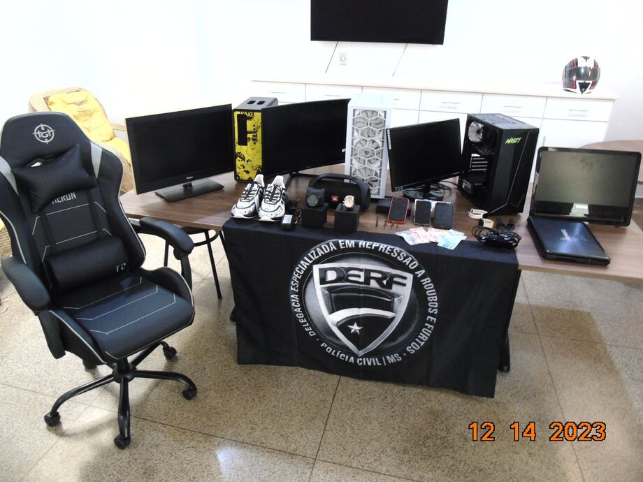 Polícia Civil prende dupla que aplicava golpes na internet utilizando cartões clonados na Capital