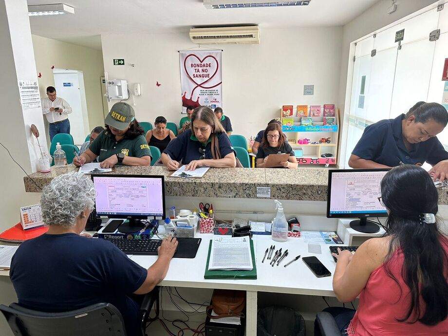 Servidores do Detran vão até o Hemosul Santa Casa para doarem sangue