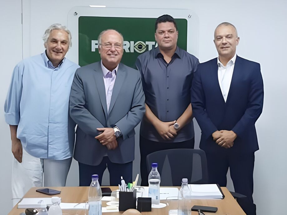Delcídio do Amaral toma posse como presidente PRD em MS na presença do presidente do PRD, Ovasco Resende, do deputado Marcus Vinícius