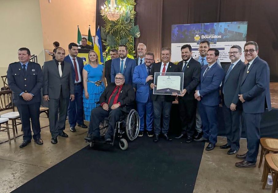 Senador Nelsinho Trad recebe título de cidadão de Dourados