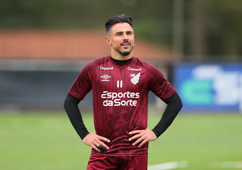 Com mais um nome experiente para o elenco, Santos anuncia Willian Bigode