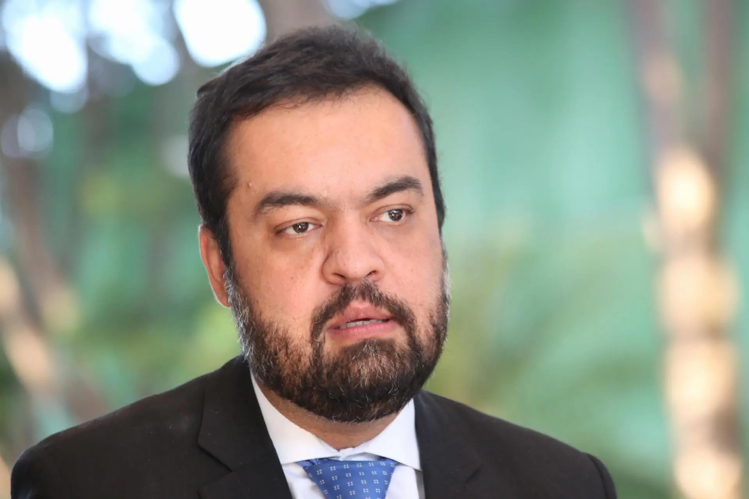 Pressionado, Claudio Castro decide interromper férias em Orlando para voltar ao Rio após chuvas