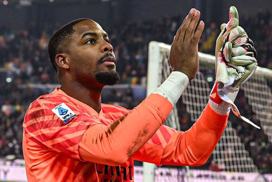 Goleiro do Milan deixa o campo após gritos racistas e jogo com Udinese é interrompido