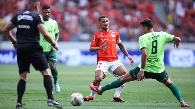 Com 'barulho' da torcida, Internacional pega embalo e vence o Ypiranga no Gaúcho