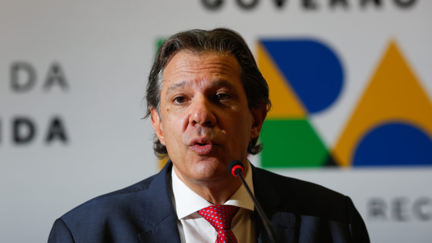 Déficit resultou de quitação de precatórios do governo passado, diz Haddad