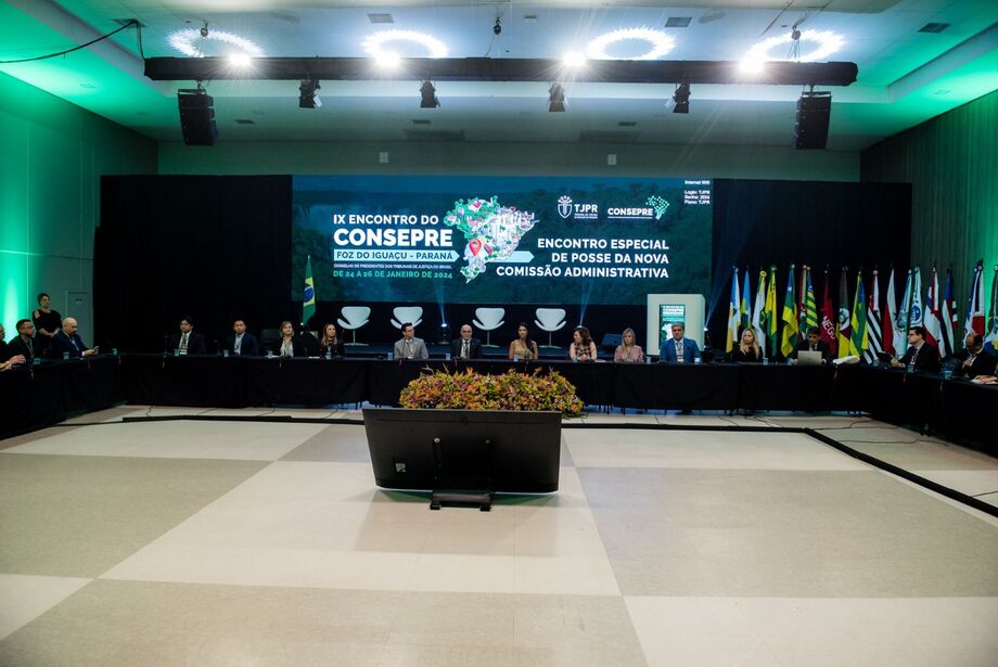 Os presidentes dos Tribunais de Justiça, participantes do IX Consepre, no Tribunal de Justiça do Paraná