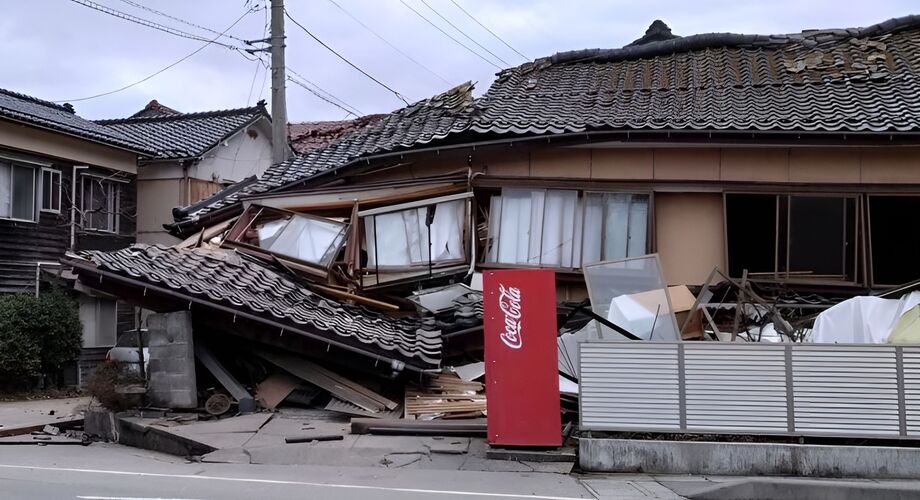 Casa danificada pelo terremoto em Wajima, província de Ishikawa