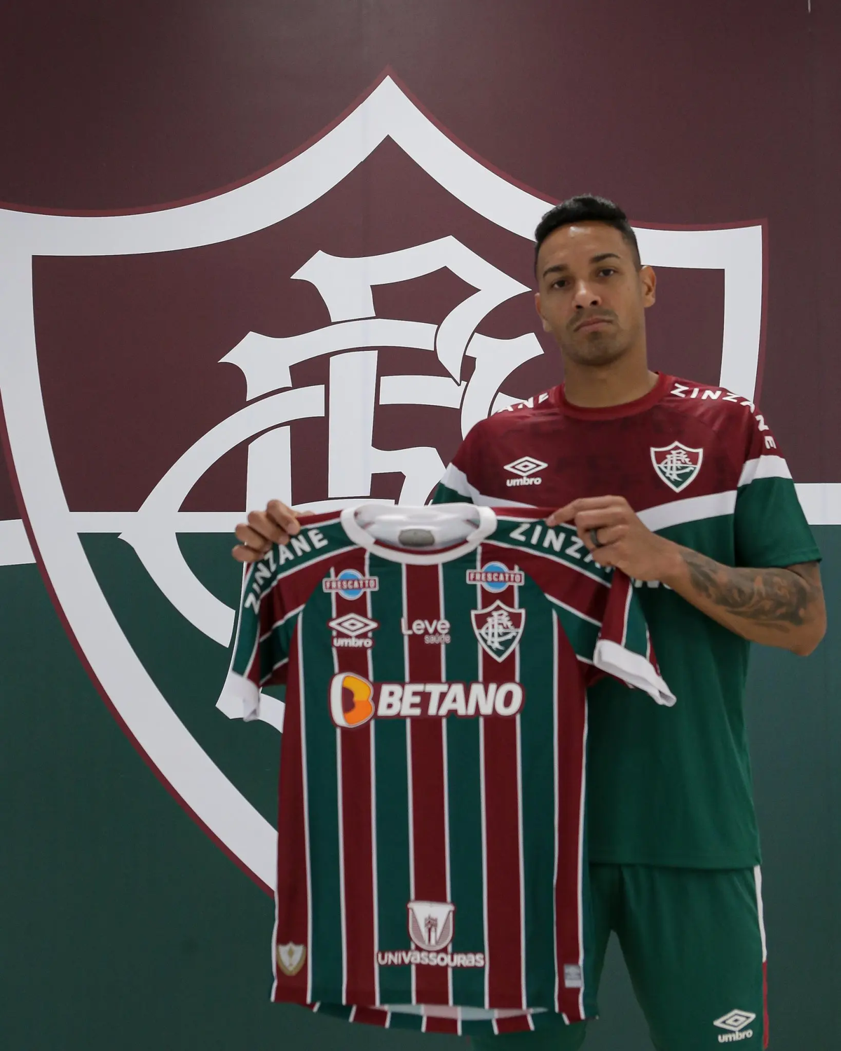 O zagueiro Antônio Carlos não vê a hora de começar a jogar no Fluminense