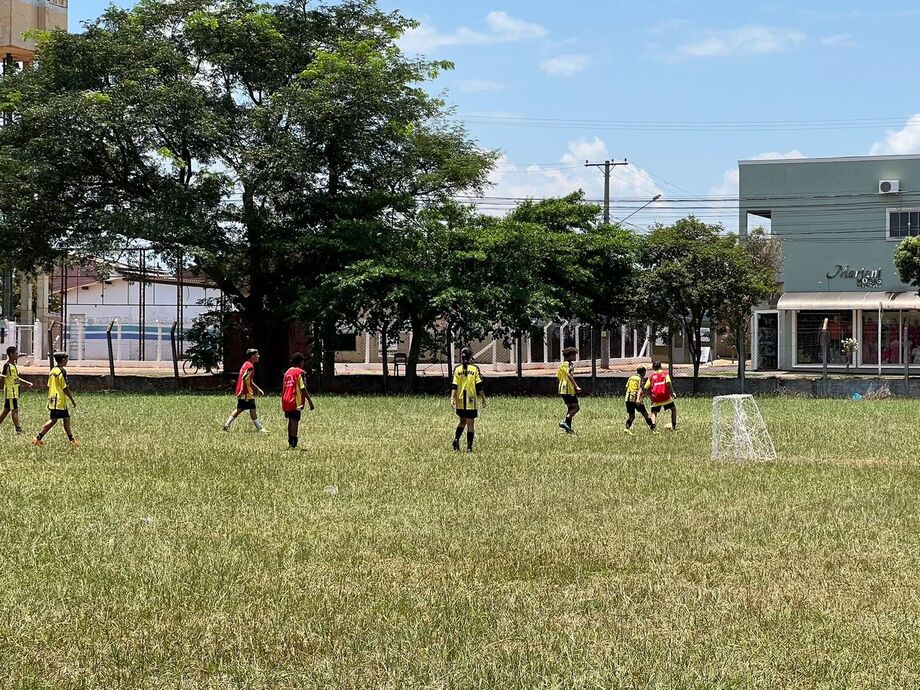Campo de Futebol da Moreninha II receberá iluminação e manutenção, anuncia Prefeitura