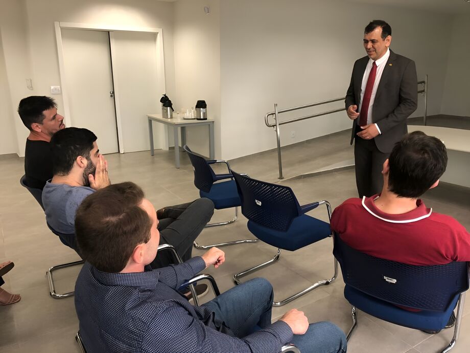Presidente do Sindifisco Nacional MS, Anderson Novaes, apresenta estrutura sindical a novos