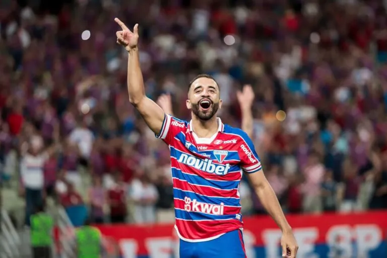 O volante Caio Alexandre