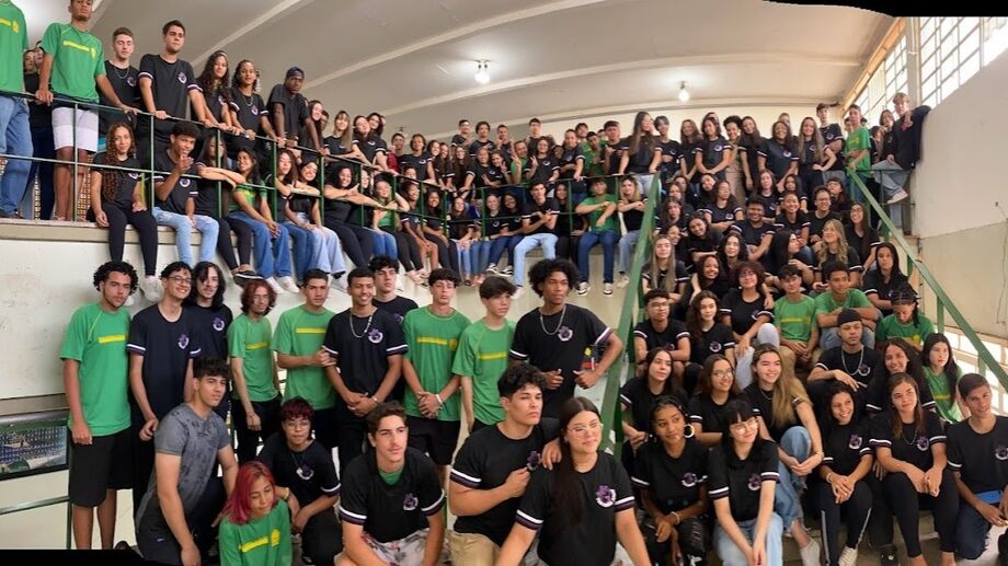 Fim do ano letivo na EE Professor João Magiano Pinto tem formatura, premiações e estudantes destaque