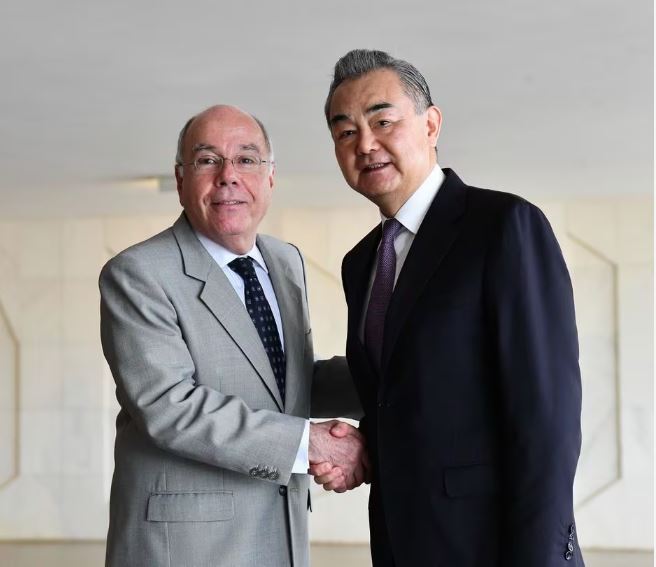 Os chanceleres do Brasil, Mauro Vieira, e da China, Wang Yi, no Palácio do Itamaraty