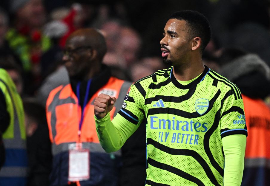 Arsenal bate Nottingham Forest em grande jogo de Gabriel Jesus e encosta no líder Liverpool
