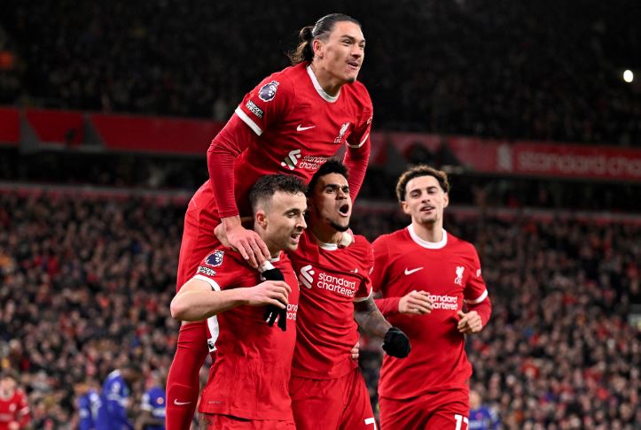 Liverpool quebra jejum de três anos com goleada no Chelsea e abre 5 pontos no topo do Inglês